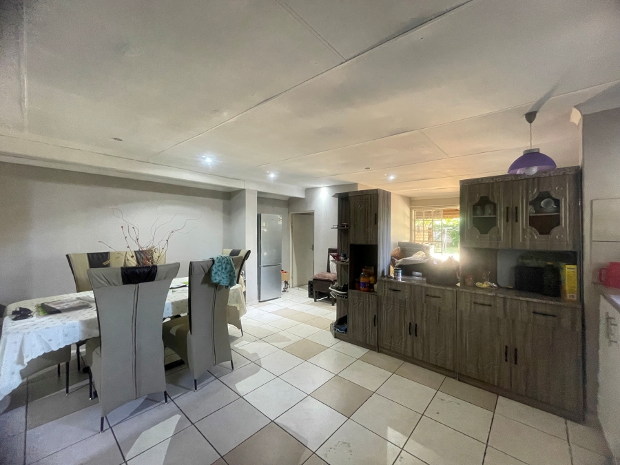 To Let 2 Bedroom Property for Rent in Flamwood North West